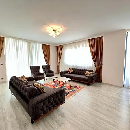 2 Bedrooms Luxury Flat Close To The In Lejlighed